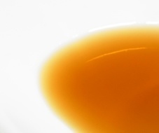 フーコック産ヌックマムの美しい茶褐色